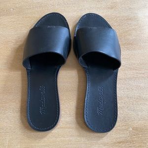 Madewell black leather slides!